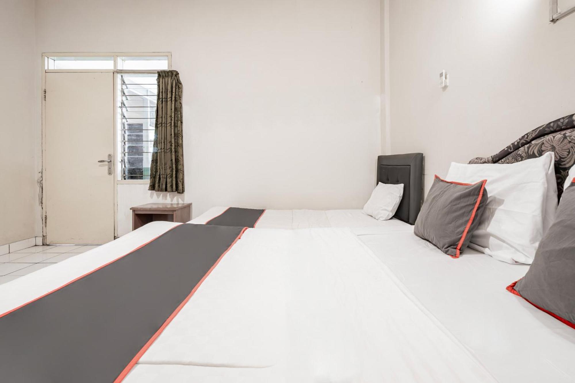 בנדונג Collection O Hotel Sanira מראה חיצוני תמונה