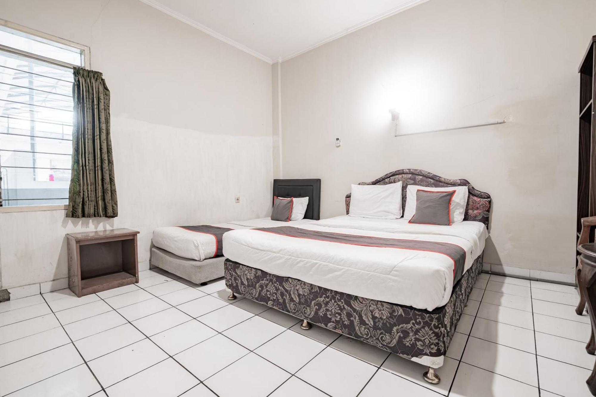 בנדונג Collection O Hotel Sanira מראה חיצוני תמונה