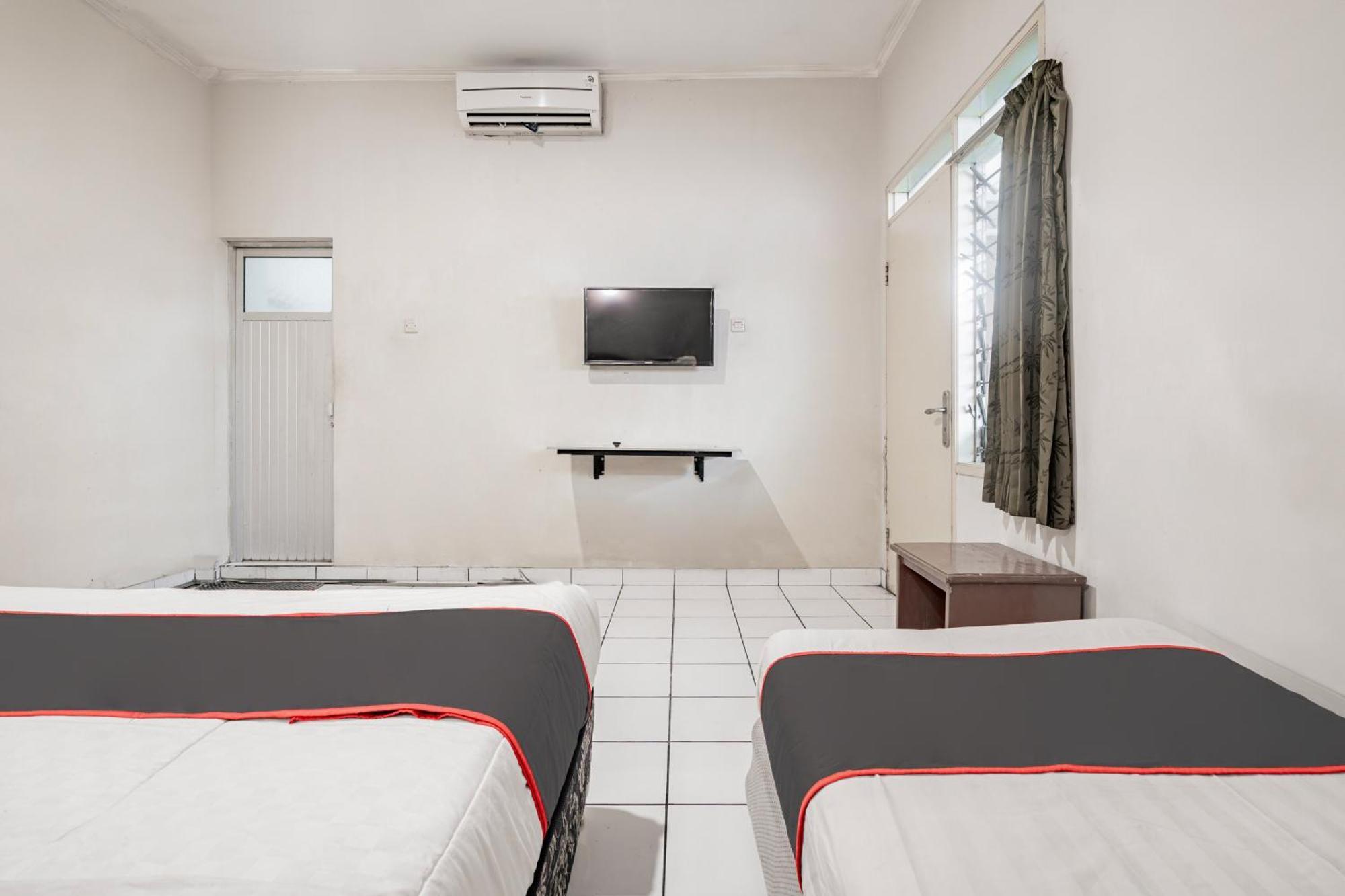 בנדונג Collection O Hotel Sanira מראה חיצוני תמונה
